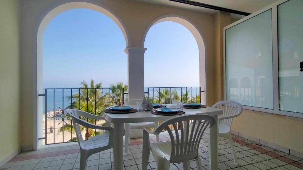 a table and chairs on a balcony with a view of the ocean at TRILOCALE DIRETTAMENTE SUL MARE- cod 511 in Porto Recanati