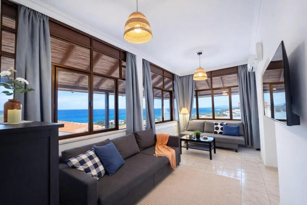Sea View Balcony Sunset 20 min to Airport L2