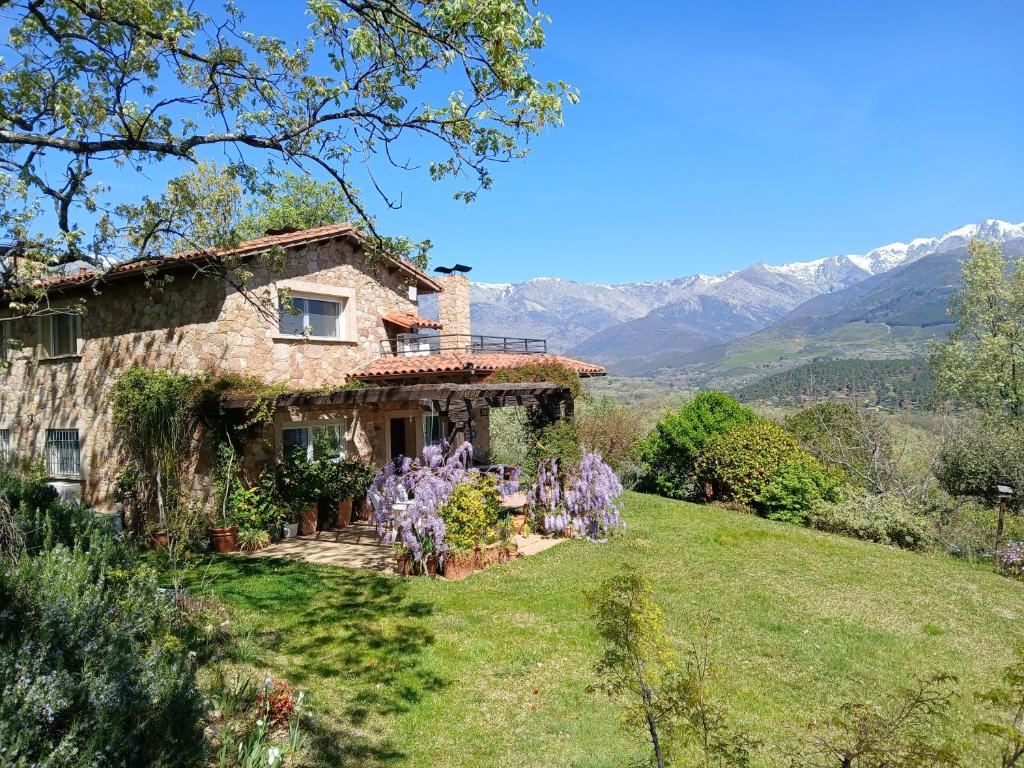 a group of people standing outside of a house at Finca Bellavista de Gredos in Madrigal de la Vera