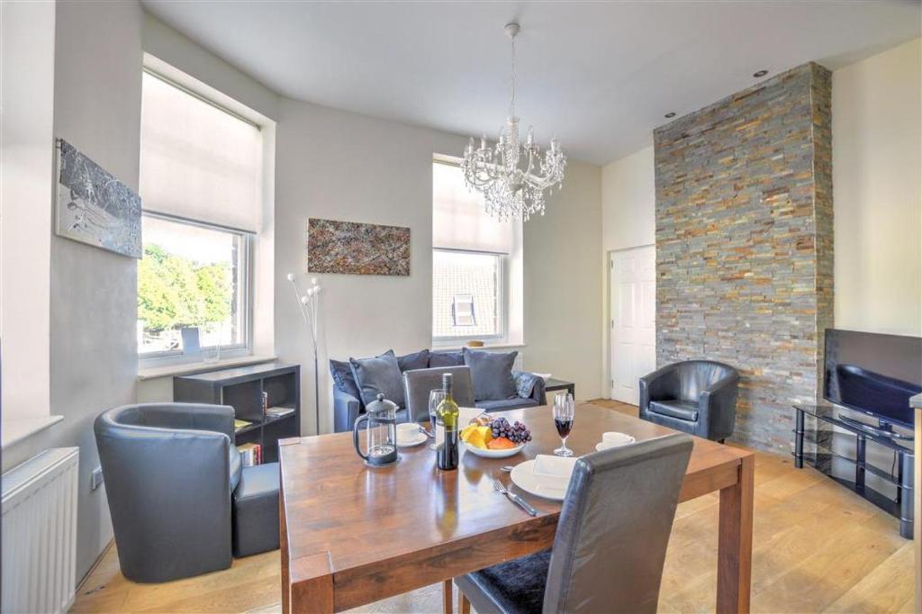a dining room and living room with a table and chairs at 2 Bed in Richmond oc-ds187 in Richmond