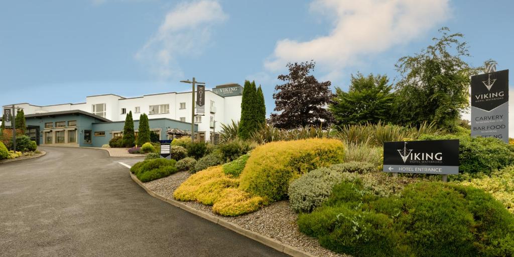 a villa with a sign in front of a building at Waterford Viking Hotel in Waterford