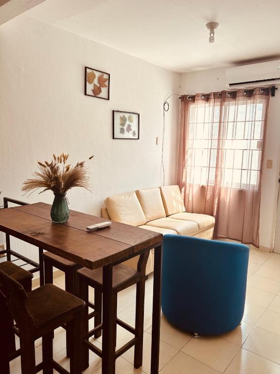 a living room with a table and a couch at Arroyito Depto Pequeño in Tuxtla Gutiérrez