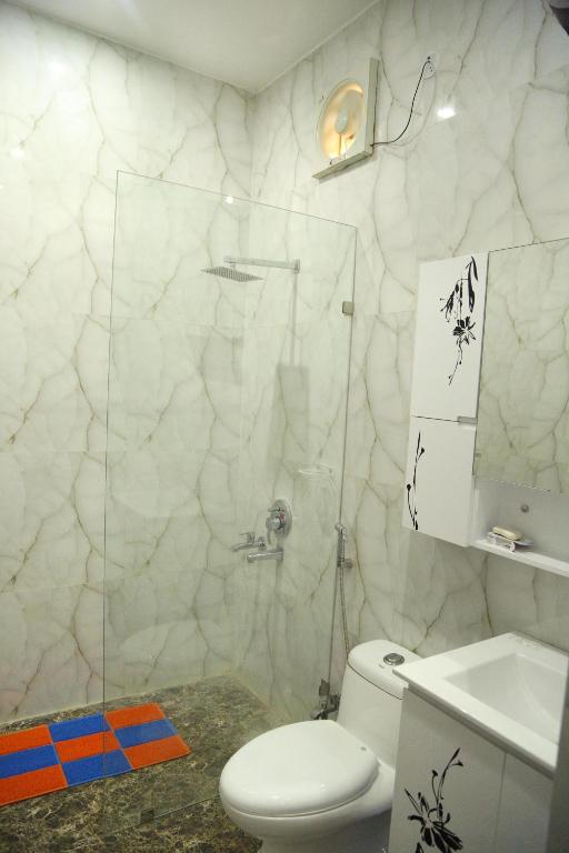 Un baño de Tuk Tuk Homestay