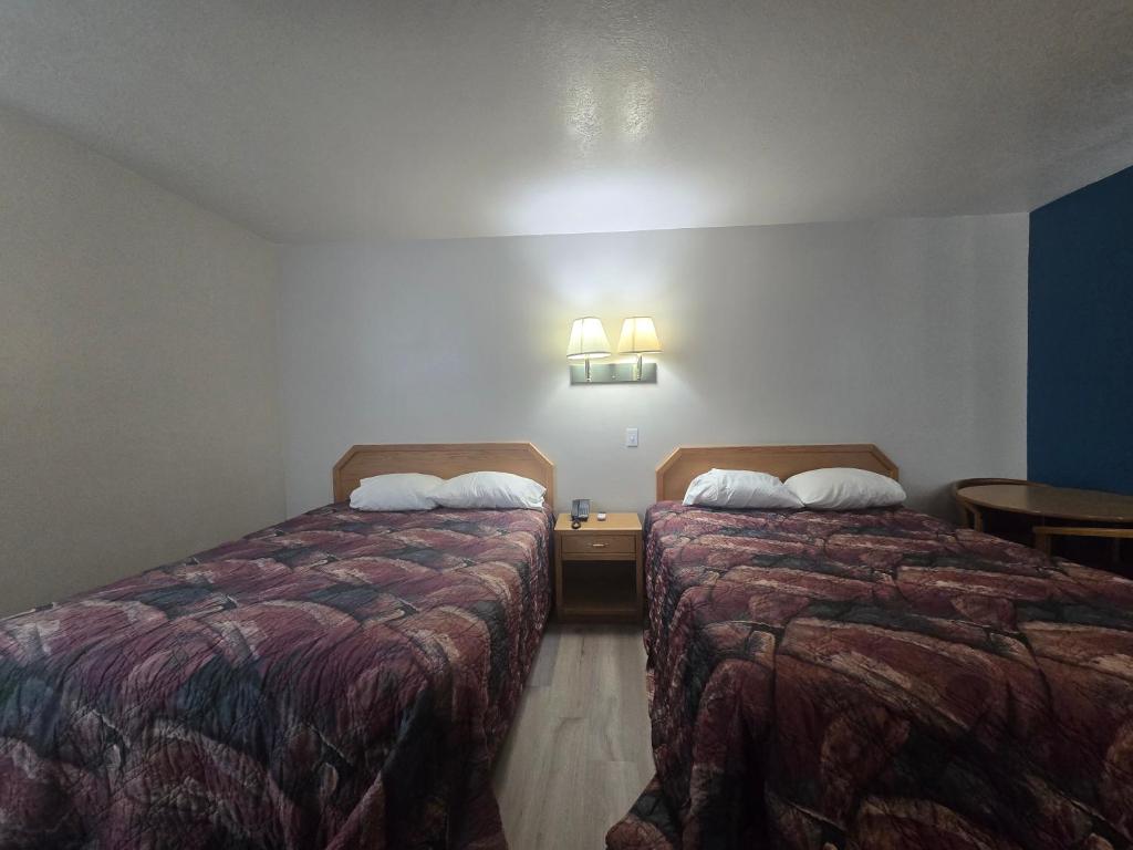 Economy Inn & Suites photo