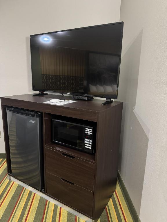 Super 8 by Wyndham Chanute - Queen Room - Non-Smoking