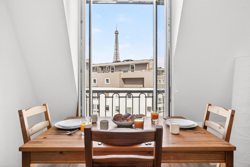 Cozy & Practical Studio near Eiffel Tower Paris 15