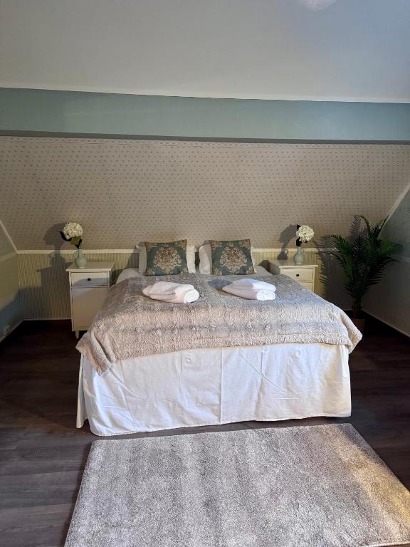 a bedroom with a large bed with two night stands at Villa Utsikten Eggen in Åndalsnes