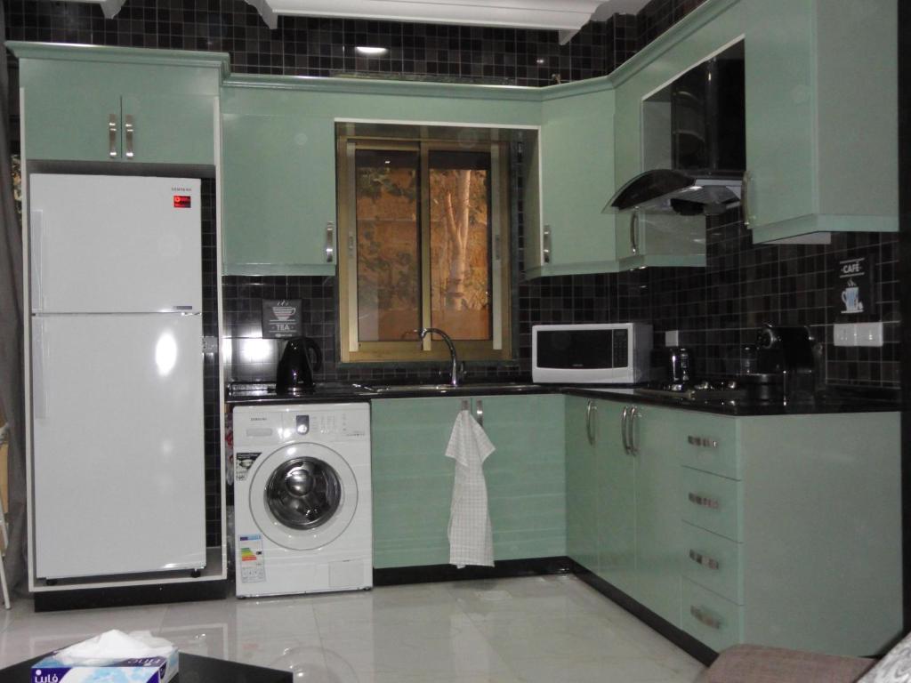 Diyarkom Apartment - Apartment With Balcony