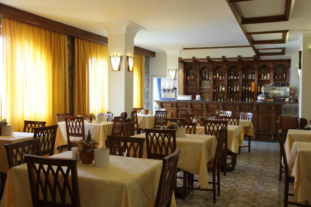 Restaurace v ubytování Hotel Mega Mare