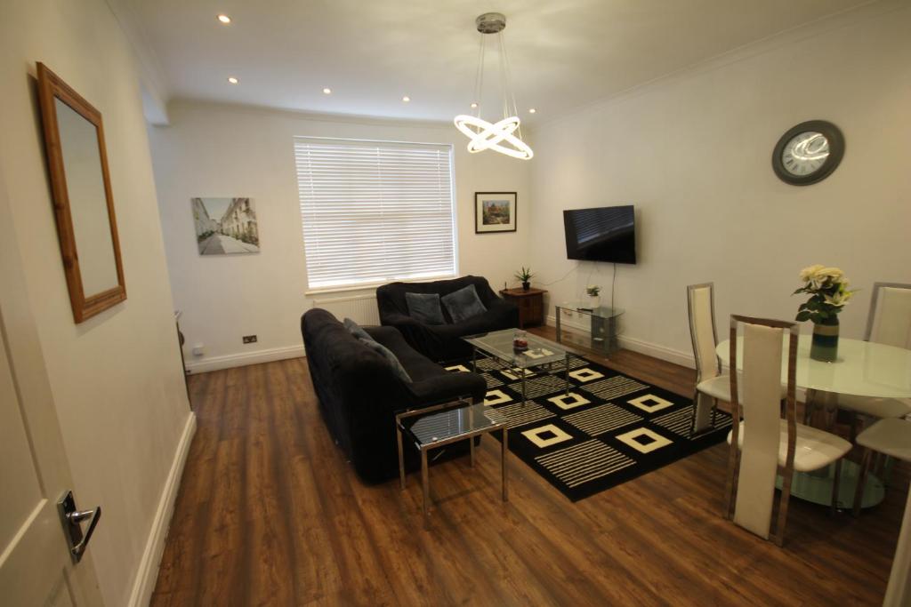 a living room with a couch and a table at Isleworth Apt C in Hounslow