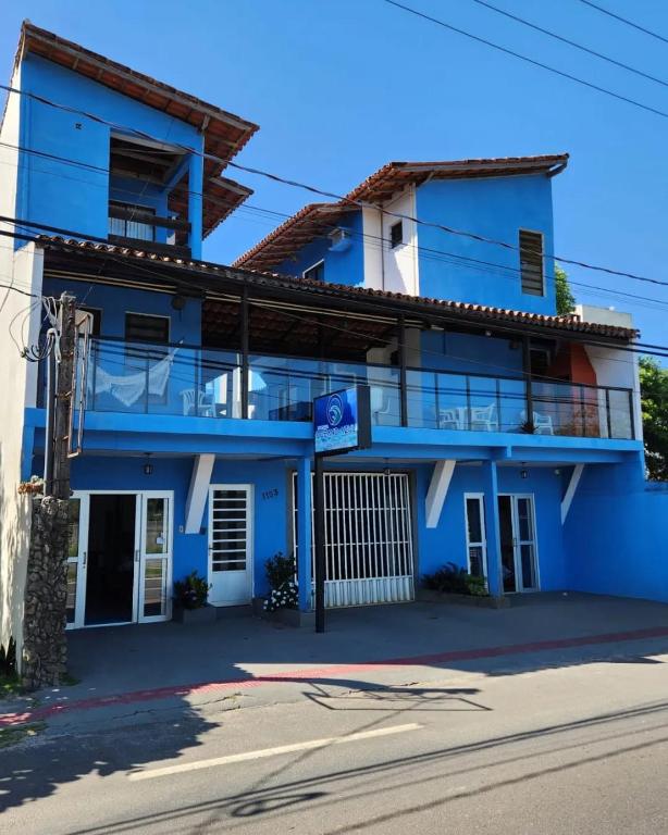 a blue building on the corner of a street at Pousada Oceano Azul in Guarapari