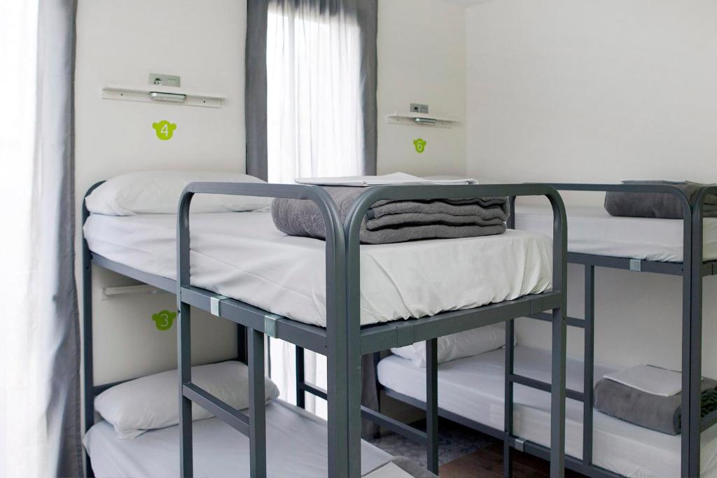 Posteľ alebo postele v izbe v ubytovaní Meeting Point Hostels