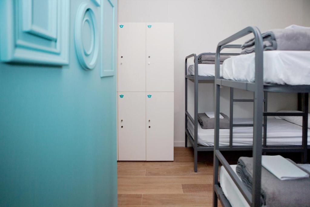 Posteľ alebo postele v izbe v ubytovaní Meeting Point Hostels