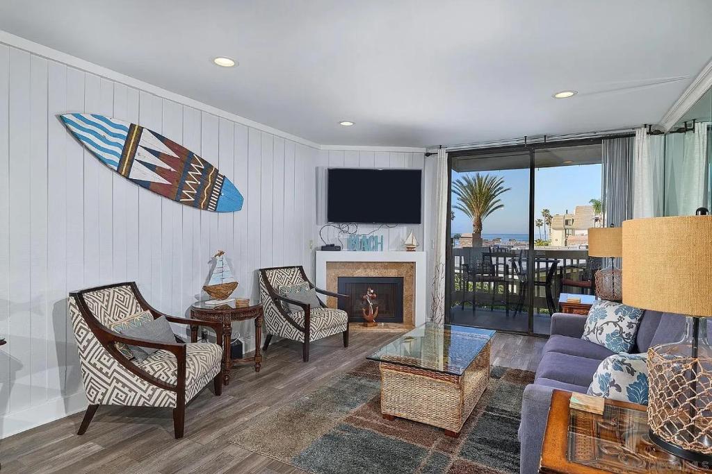 a living room with a couch and a fireplace at Oceanside Cozy Fun and Resortsy Getaway in Oceanside
