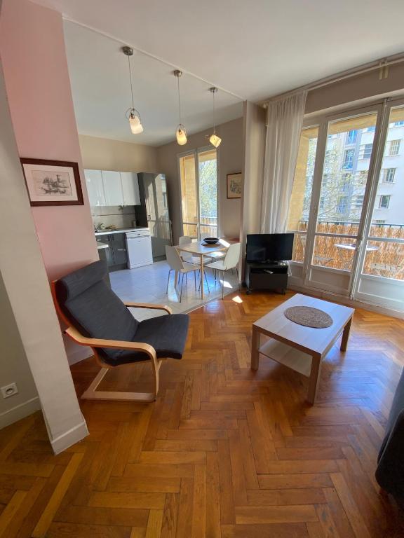 FLC - Direct Old Port - Terace - Clim - 1 Room