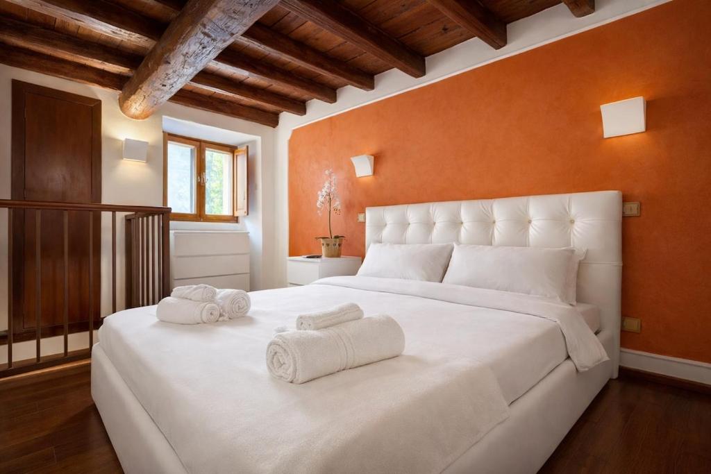 Modern King Size suite in front of the Pantheon