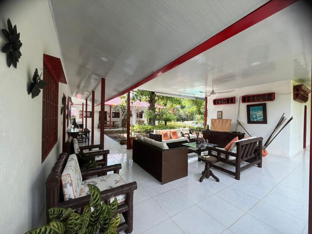 a living room with a couch and a table at Finca el milagro Melgar in Melgar