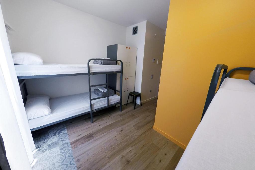 Posteľ alebo postele v izbe v ubytovaní Meeting Point Hostels