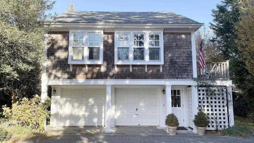 a house with white garage doors and a flag at 639 Seagrove in Cape May Point