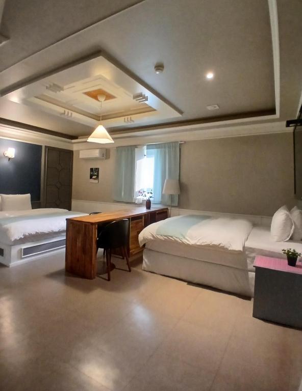 Hill Motel - 