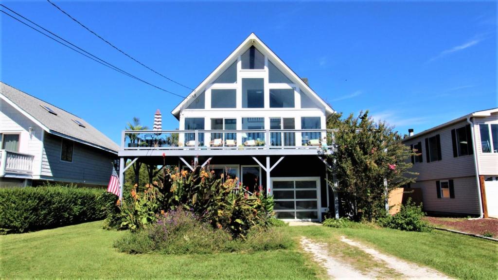 a house with a balcony on top of it at 3 Bedroomgorgeous Sunset Views!! in West Cape May