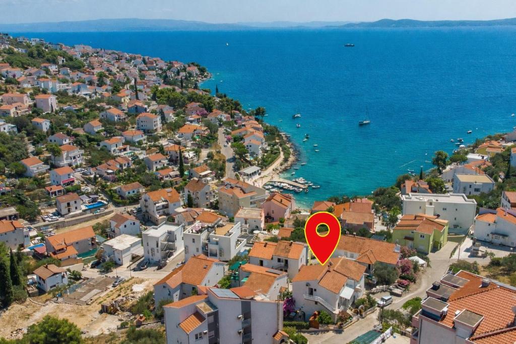 Apartments with parking space Mavarstica, Ciovo - 25405
