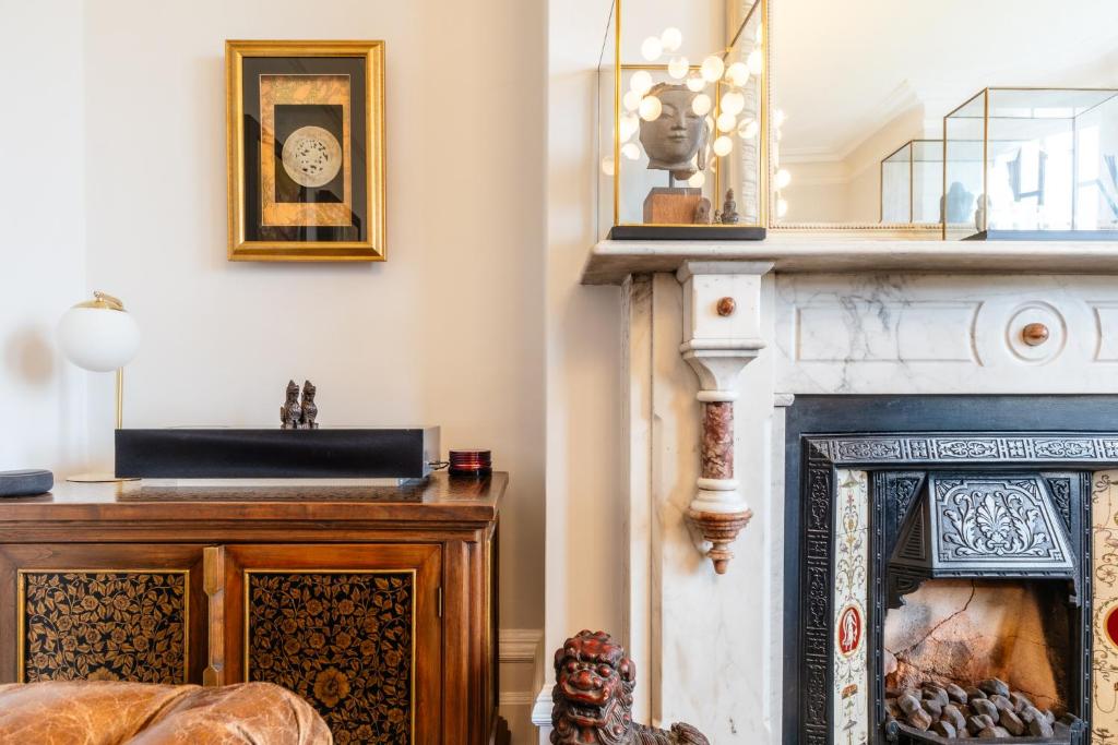 a living room with a fireplace and a clock at Beautiful 5 Bedroom Home in Evesham in Evesham