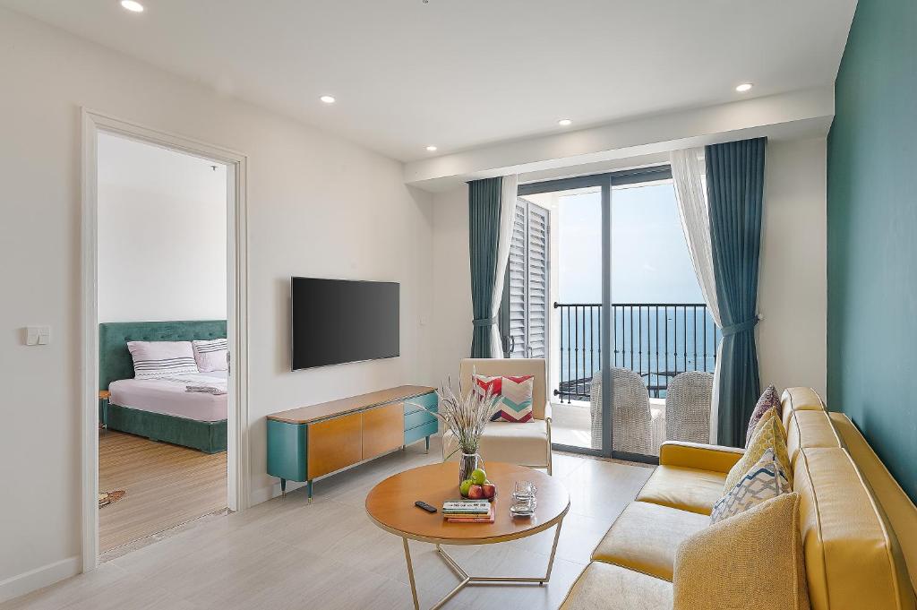 Two-Bedroom Deluxe Apartment with Ocean View
