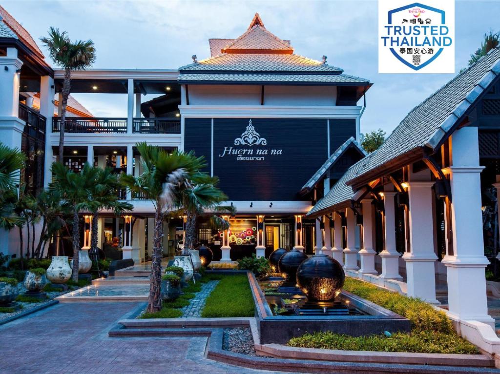 a view of the front of a hotel at Huernnana Boutique Hotel in Phrae