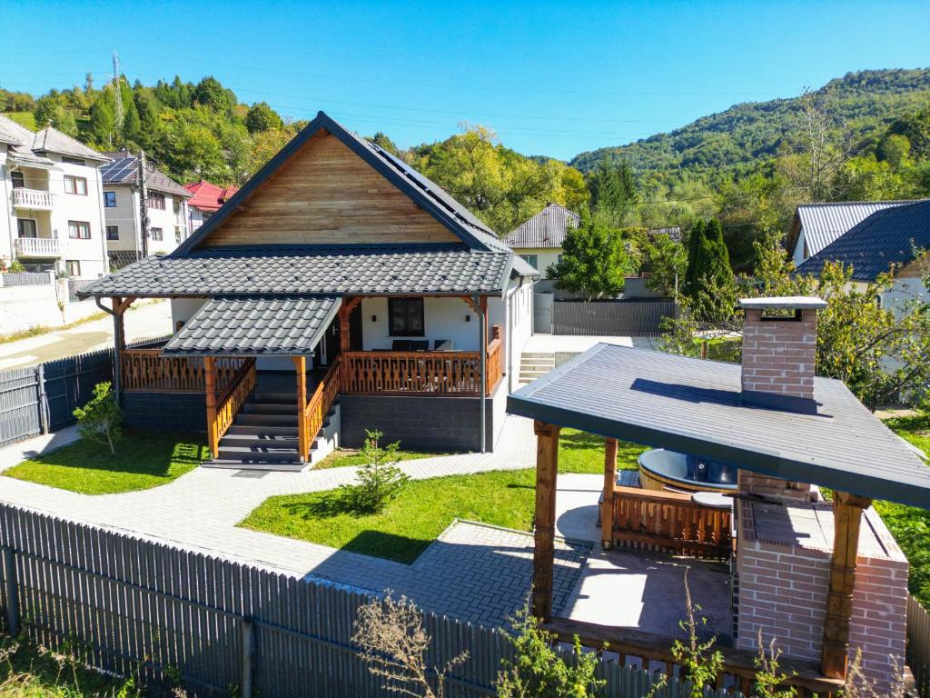 a house with a gazebo in a yard at Casa Edy in Vişeu de Sus