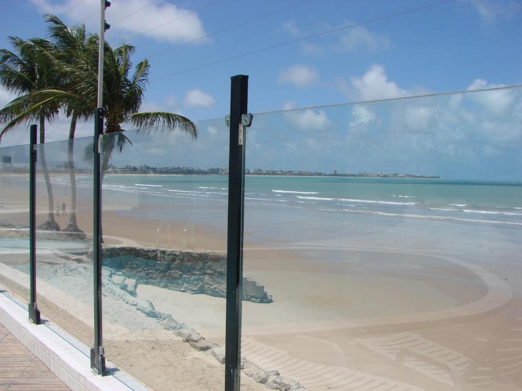  Apartamento em prédio Beira Mar