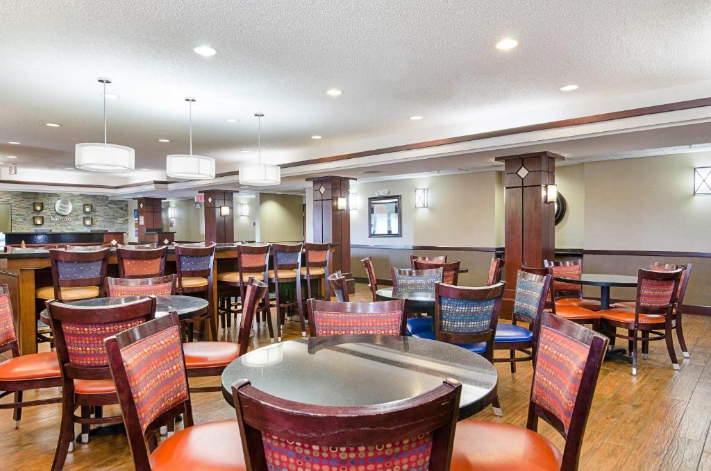 Comfort Inn & Suites Hutchinson photo