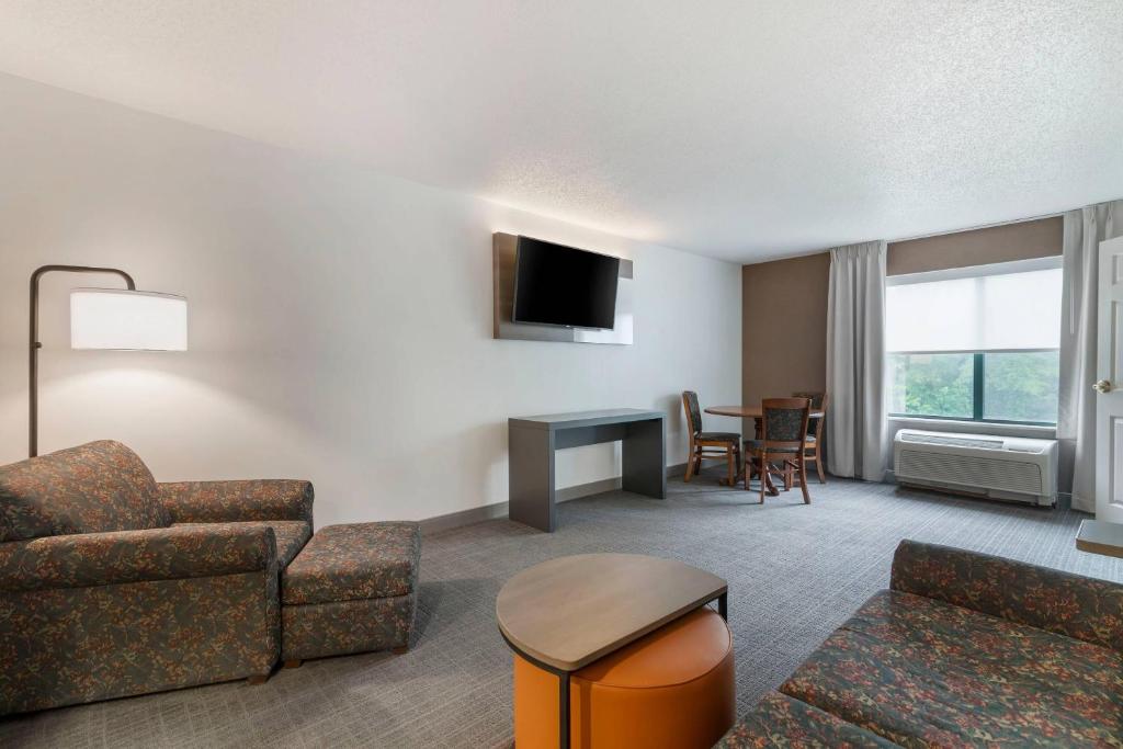 Comfort Inn & Suites Lake George photo