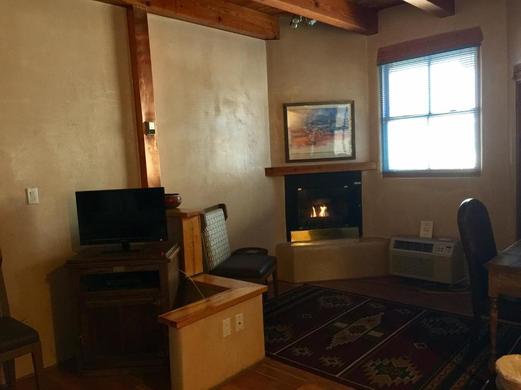 Guadalupe Inn - Deluxe Junior Suite