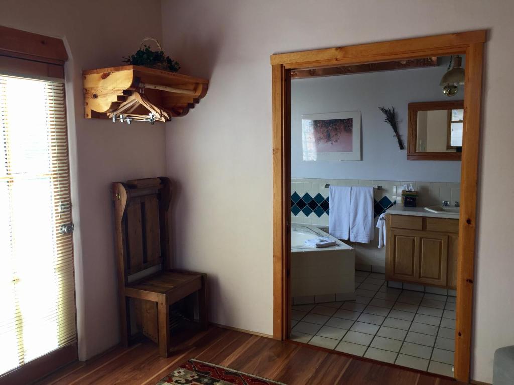 Guadalupe Inn - КОМНАТ С БАЛКОНА