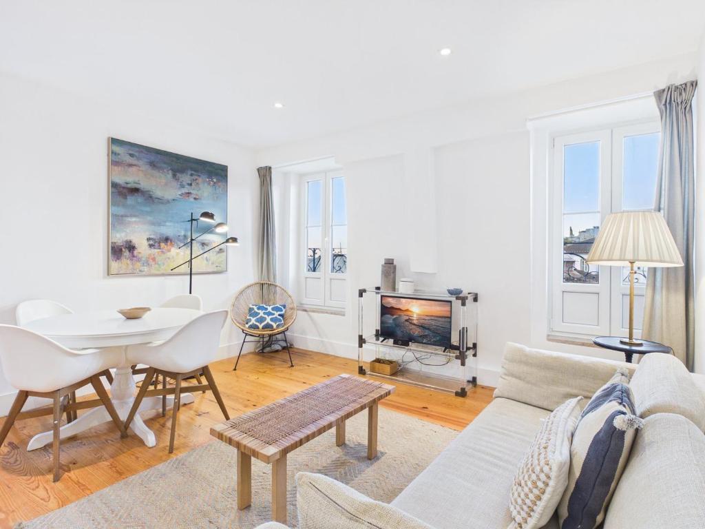 Bright 1BR w/ AC in Historic Alfama | By Airnest