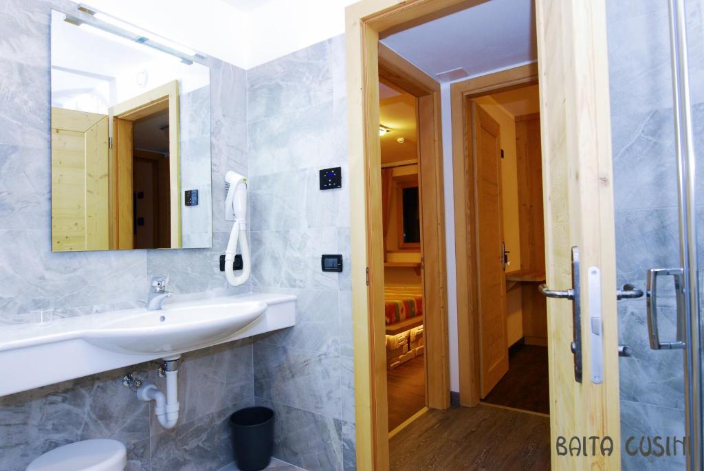 Koupelna v ubytování Residence Baita Cusini