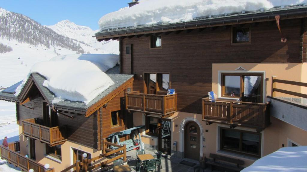 Nespecifikovaný výhled na hory nebo výhled na hory při pohledu z aparthotelu