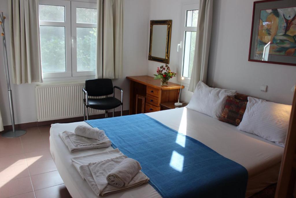 a bedroom with a bed with towels on it at Art.Villa.Nike in Koinyra