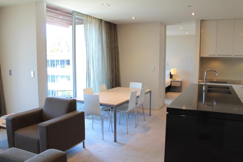 Köök või kööginurk majutusasutuses Quest Carlaw Park Serviced Apartments
