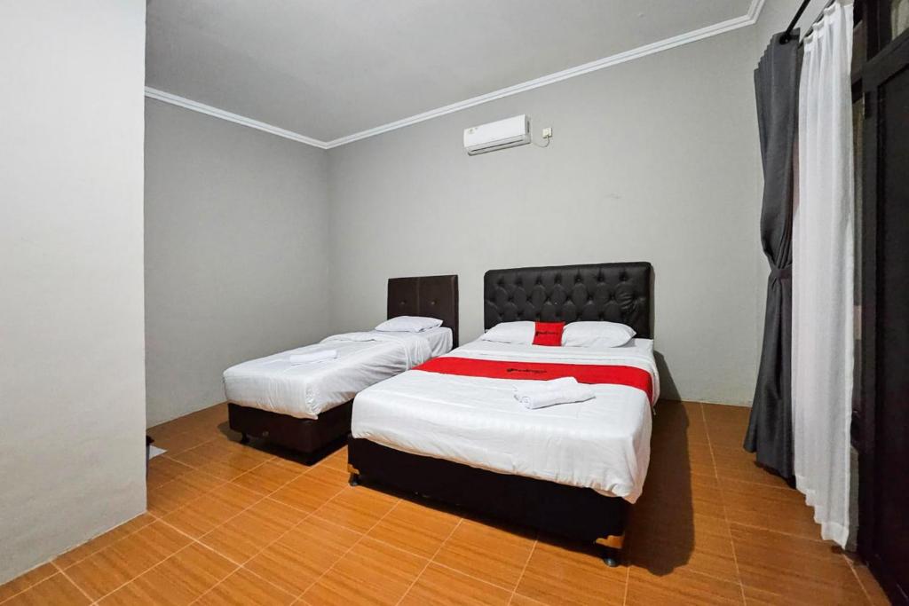 RedDoorz near Maulana Yusuf Stadium Serang - Habitación Familiar