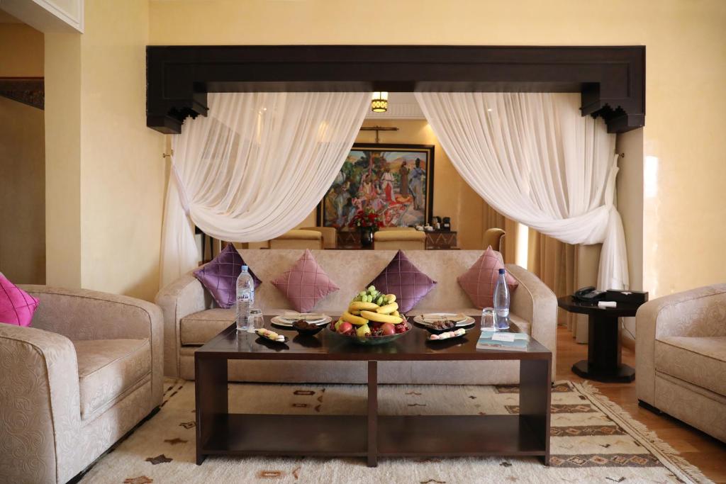 Kenzi Menara Palace & Resort - Royal Suite King Size Bed Terrace Pool View