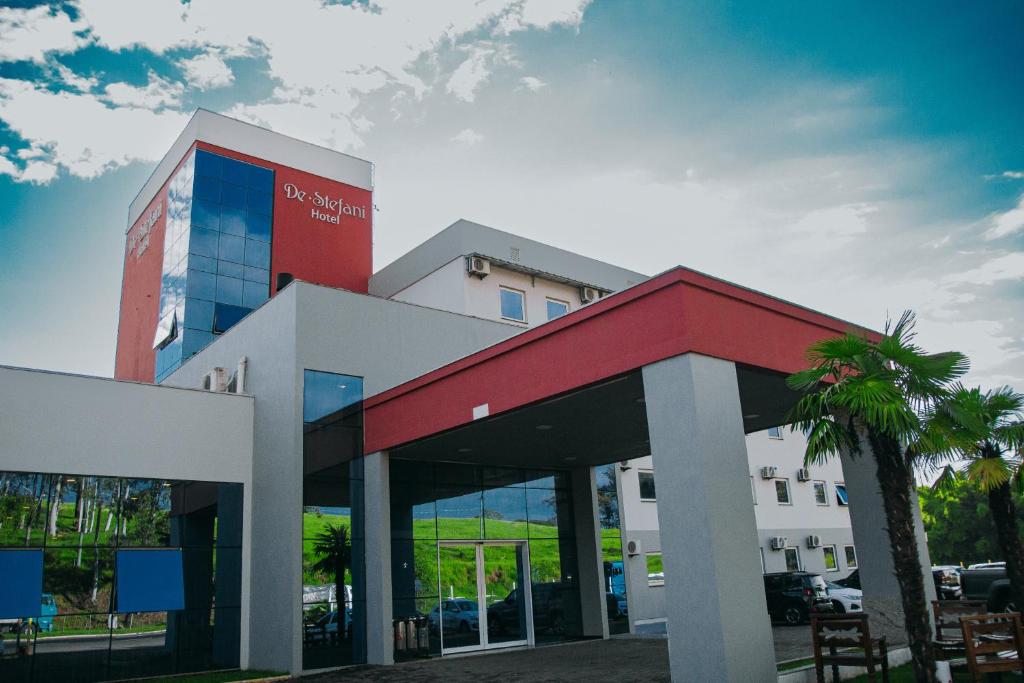 a building with a sign on the side of it at DE STEFANI HOTEL in Portão