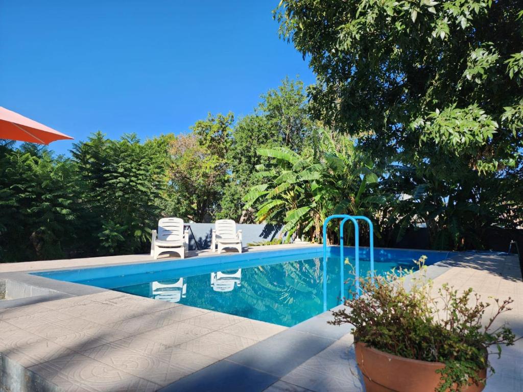 Casa con Amplio Parque a metros del Parador y Acceso a la cuidad