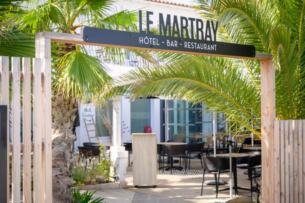 a sign for a hotel bar with tables and chairs at Hôtel Le Martray in Ars-en-Ré