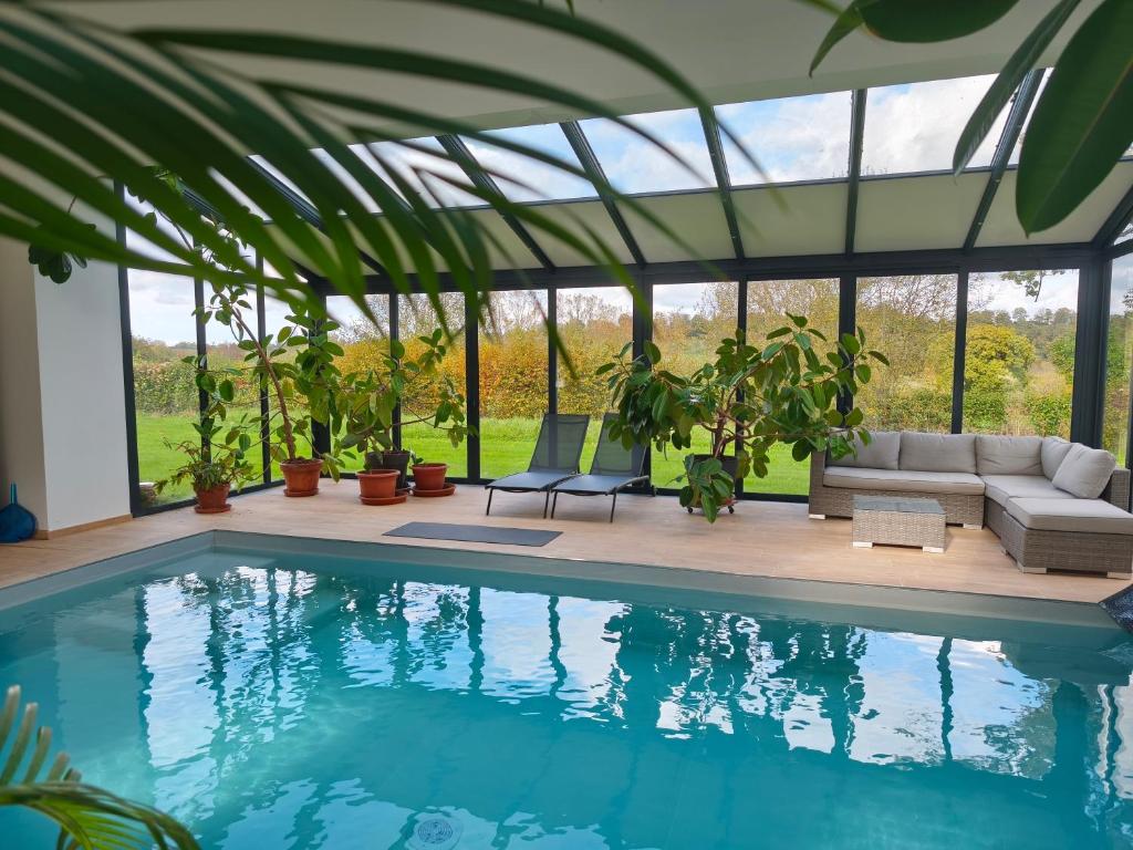 Piscina a La Vallée o a prop