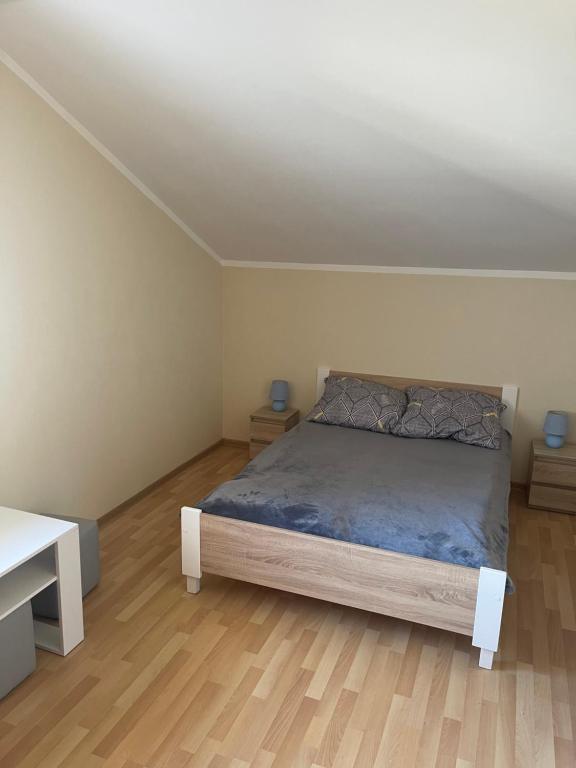 U Karola - Triple Room With Bathroom