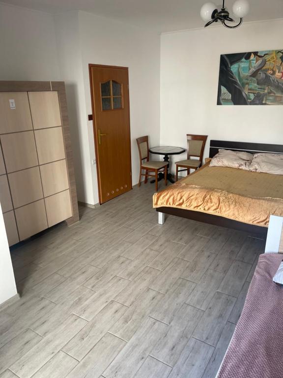 U Karola - Triple Room With Bathroom