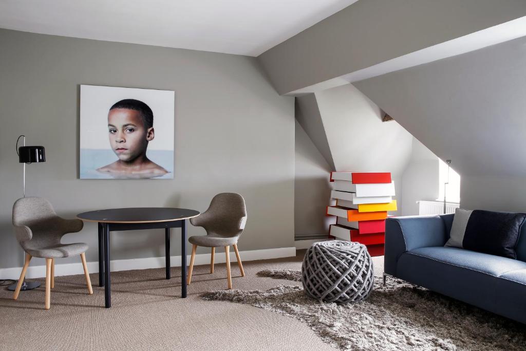 Posezení v ubytování Chateau De La Resle - Design Hotels