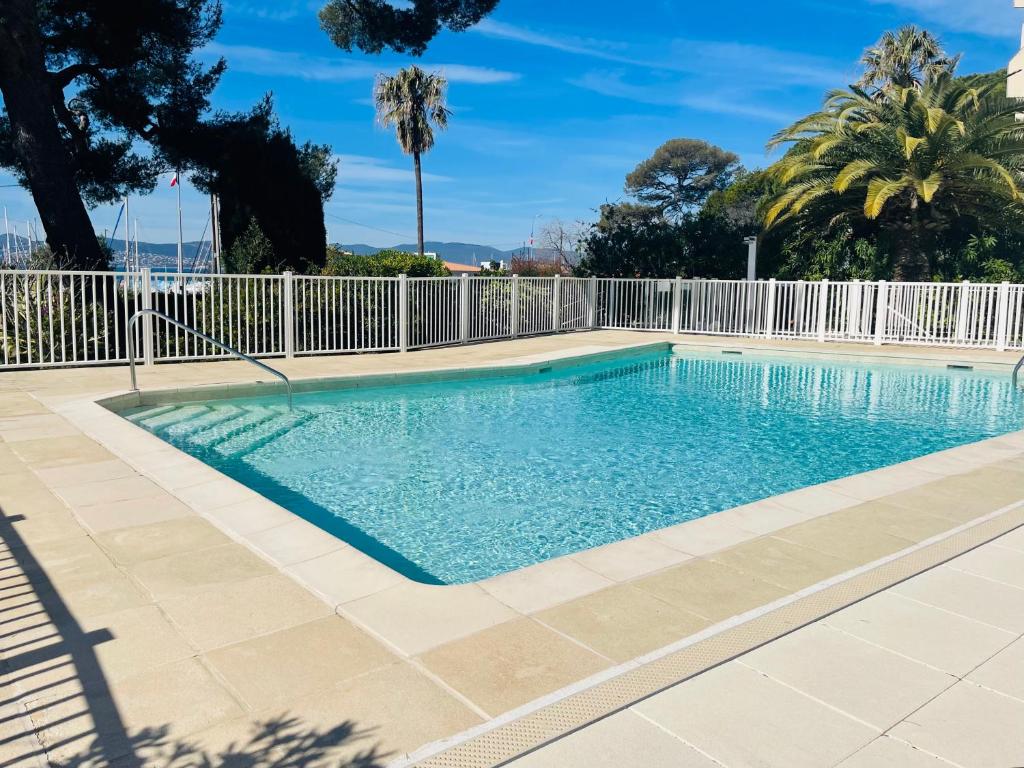 Très bel appartement face au port Santa -Piscine